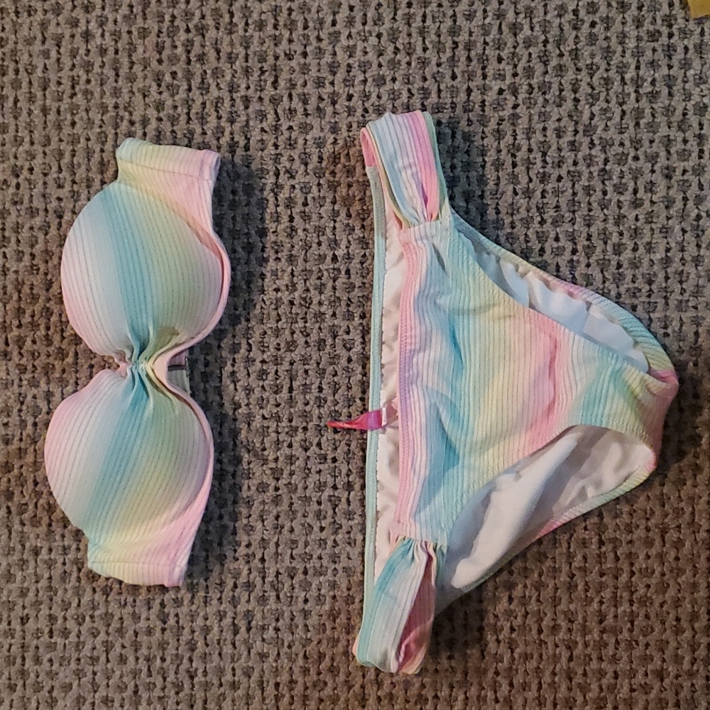 Victoria Secret Womens striped strapless size 34 A top & small matching bottoms